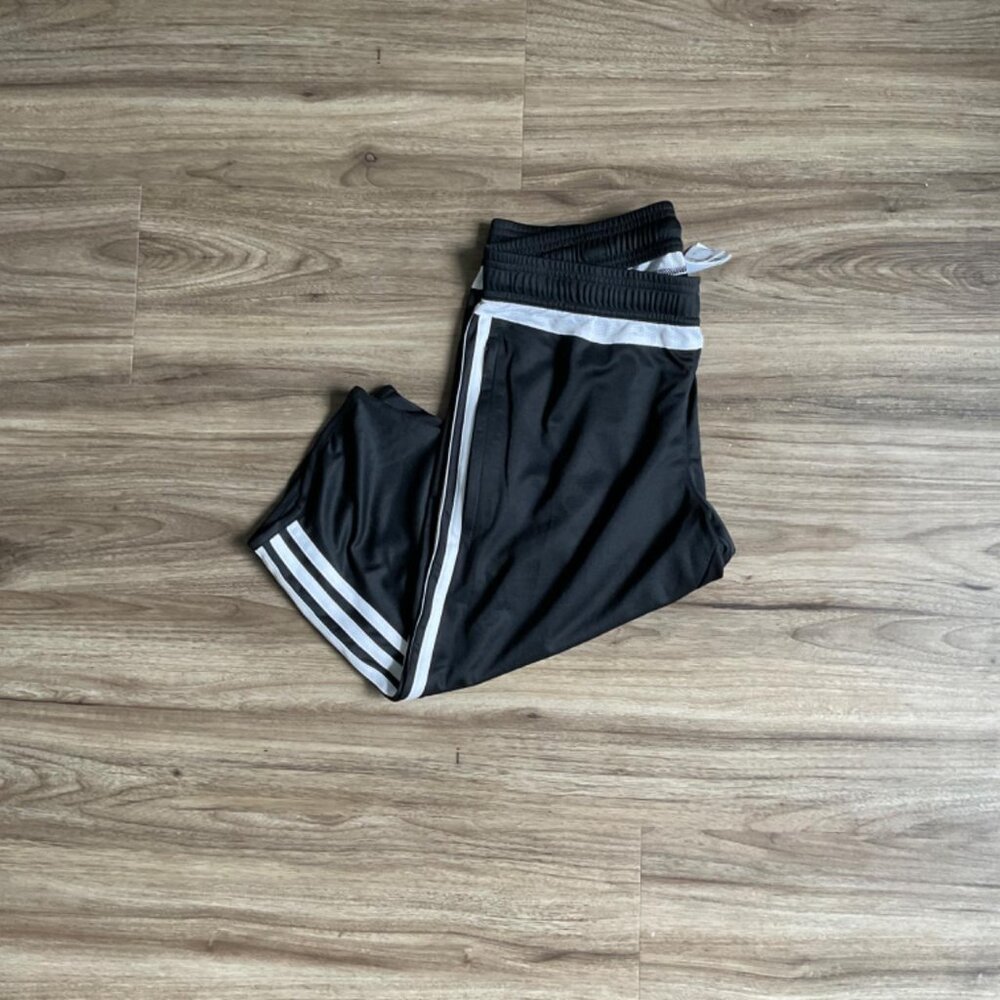 Adidas 3/4 Pants - Size Small